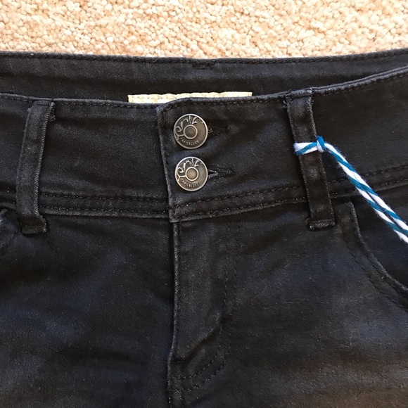 Paris Blues Black Denim Shorts NEW Size 7 Raw Frayed Hem Low Rise Shorty Shorts - Picture 2 of 10